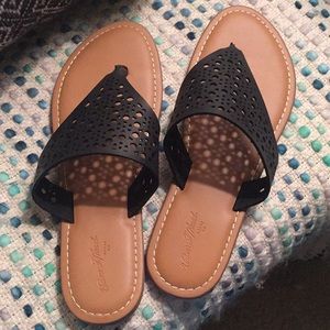 Universal Thread Sandals